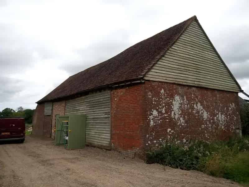 Workshop Barn to Let 1322 sq ft plus 5000 sq ft Yard