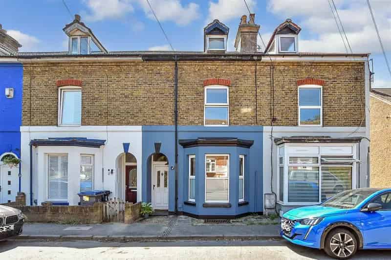 3 Bedroom Teraced House for Sale Near Walmer Station