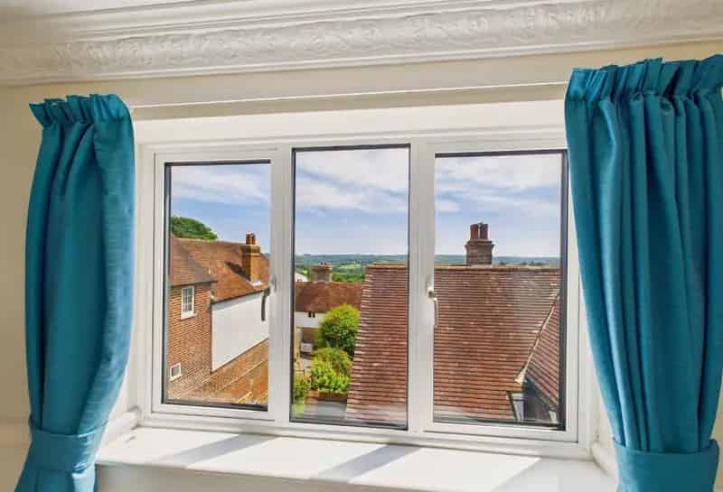 2 Bed Flat for Sale Superb Views High Street Location Parking Garage