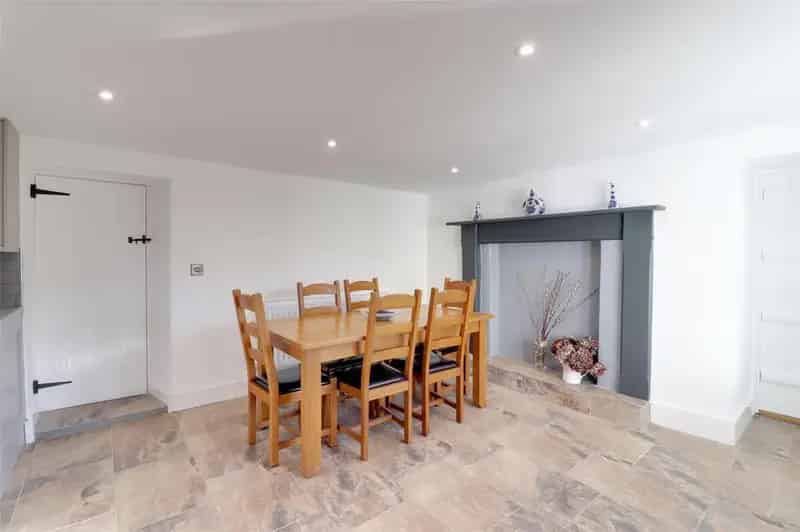4 Bedroom Detached House For Sale - Fully Refurbished