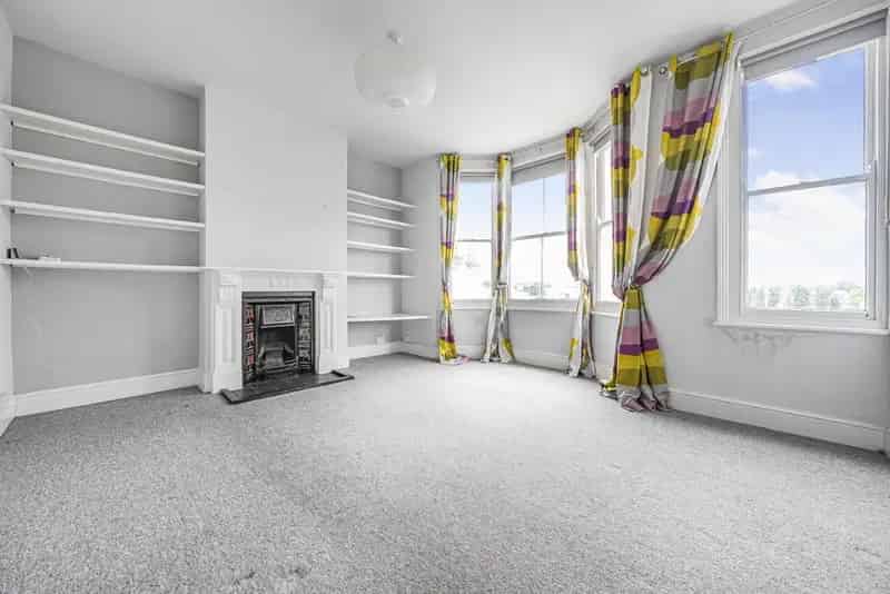 Canary Wharf View First Floor Conversion - Chain Free