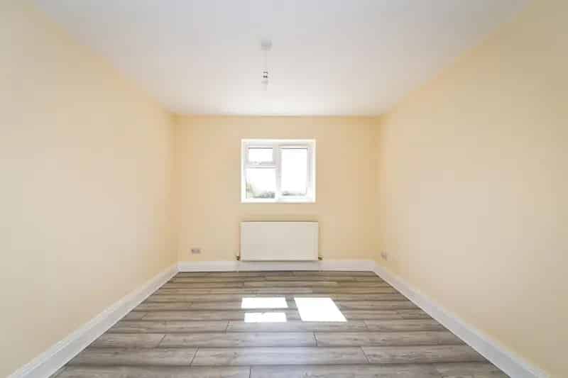 3 Bed House with Driveway Parking and Large Garden