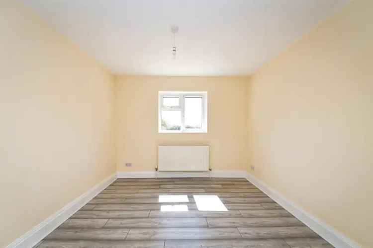 3 Bed House with Driveway Parking and Large Garden