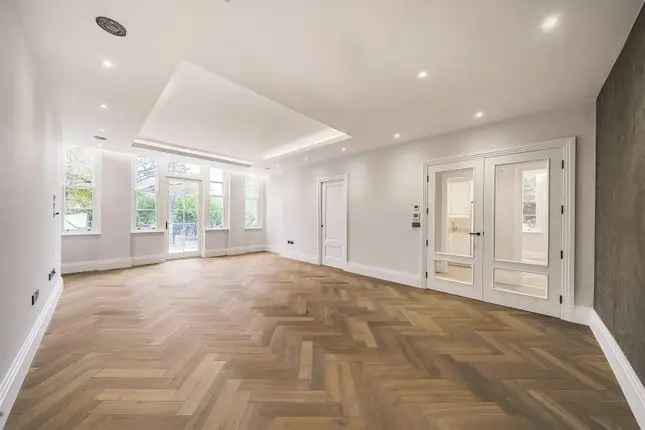 Flat for sale in The Bishops Avenue, Hampstead N2