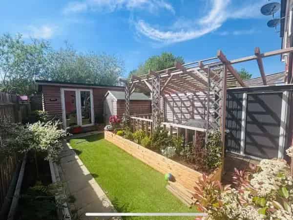 3 Bed Semi Detached House Near Schools