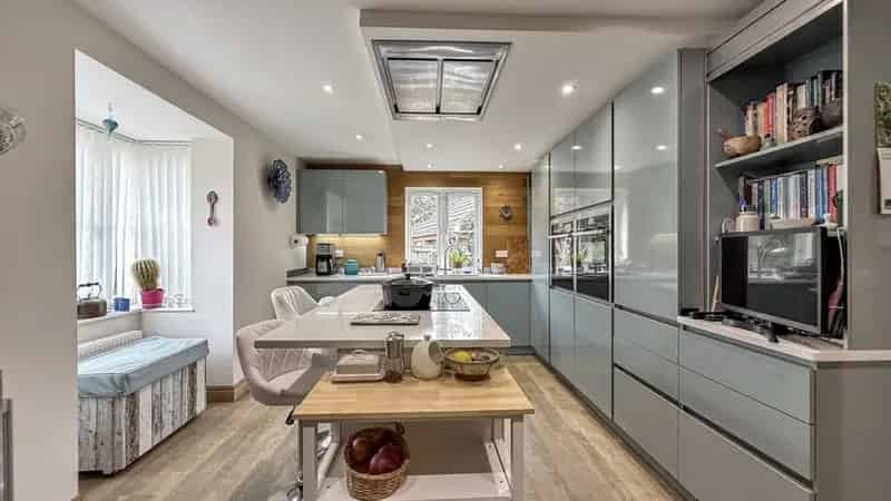 4 Bedroom Detached House For Sale Near Open Green Space