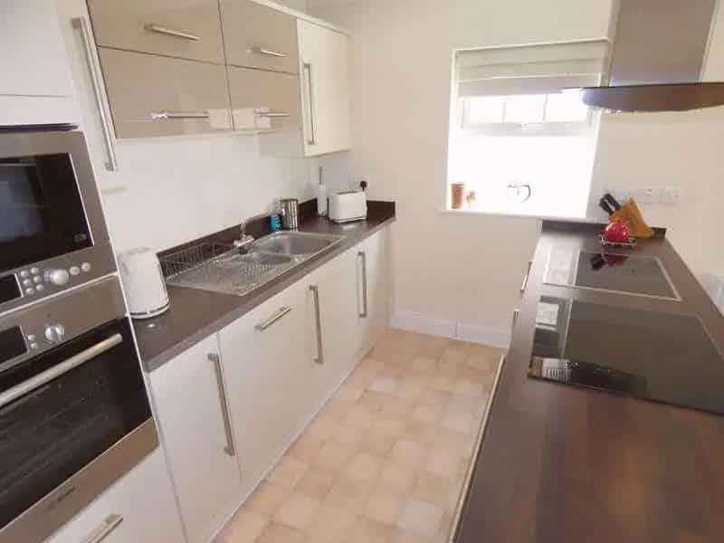 2 bed flat for sale