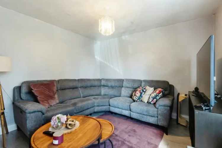3 Bed House NG8 Off Street Parking Modern Bathroom Family Home
