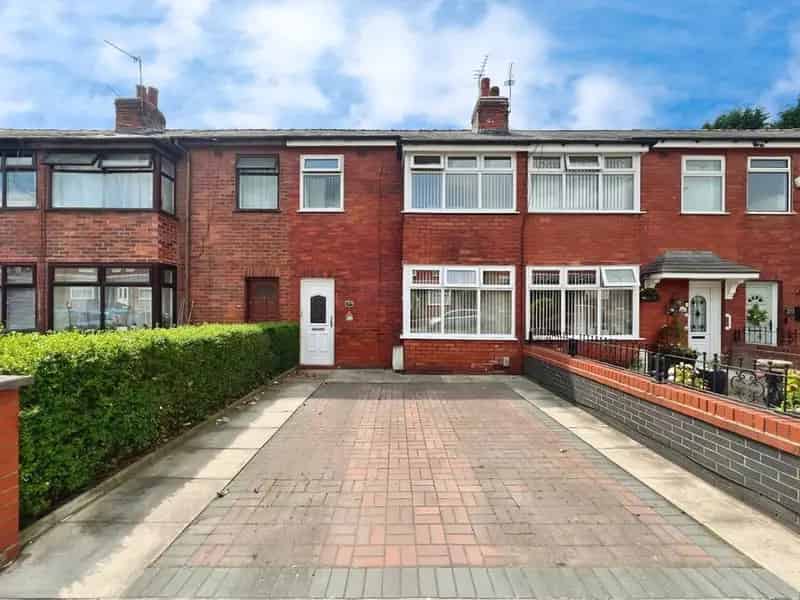 3 Bedroom Mid Terrace House Wigan
