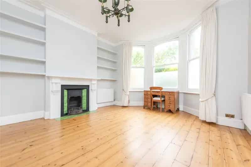 Fully Renovated Studio Apartment near Kilburn High Road London