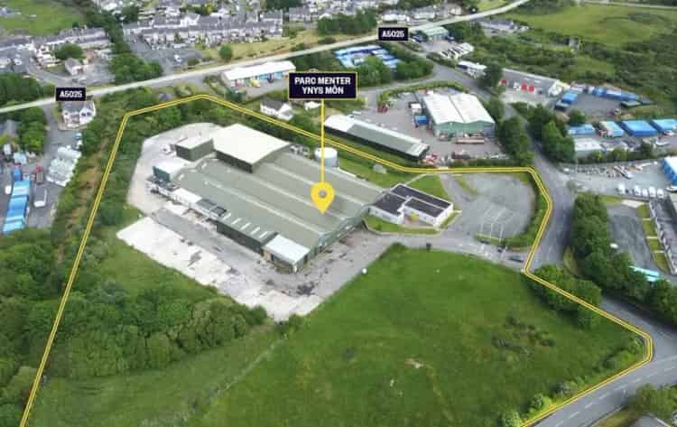 Refurbished Industrial Unit 21130 sq ft Leasehold