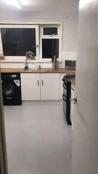 Large 2-Bed Flat Near Priory Park Ample Storage Garden Parking Multi Swap