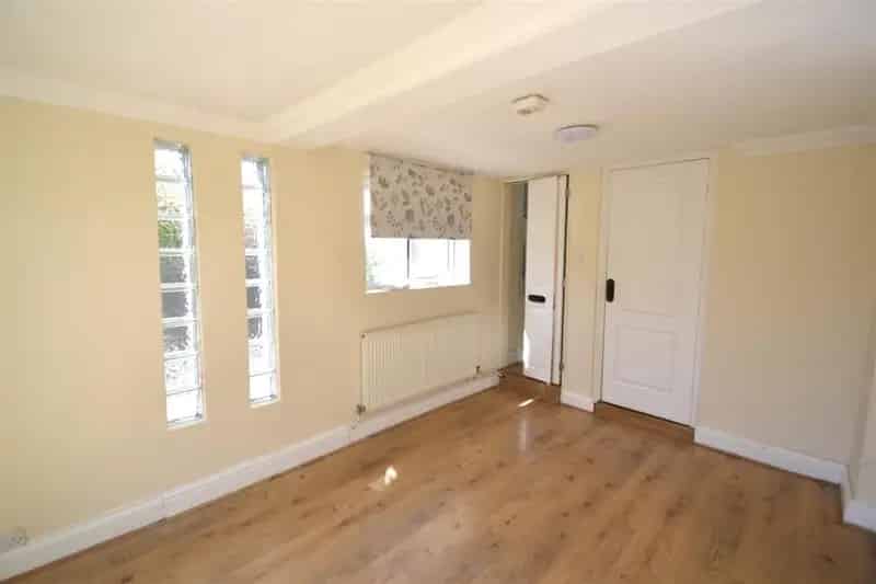 Studio Flat for Sale - Charming One-Bedroom Lower Ground Garden Flat