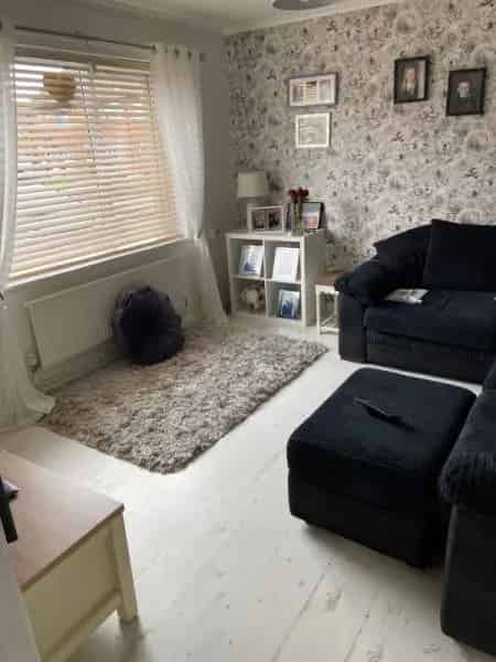 Large Family Home Near Airport Shops