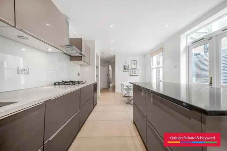 Abbeville Village Family Home 5 Beds 3 Baths