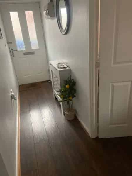 3 Bedroom End House Newly Decorated