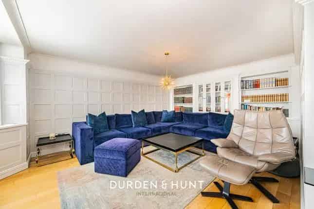 Detached House for Sale Farm End Chingford E4