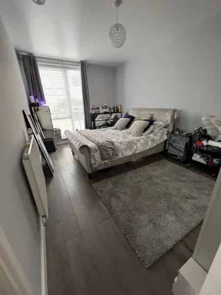 Large 3-Bedroom Ground Floor Flat with Outdoor Space Near New Cross