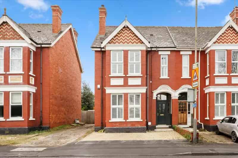 5 Bedroom Semi-Detached House for Sale in Cheltenham