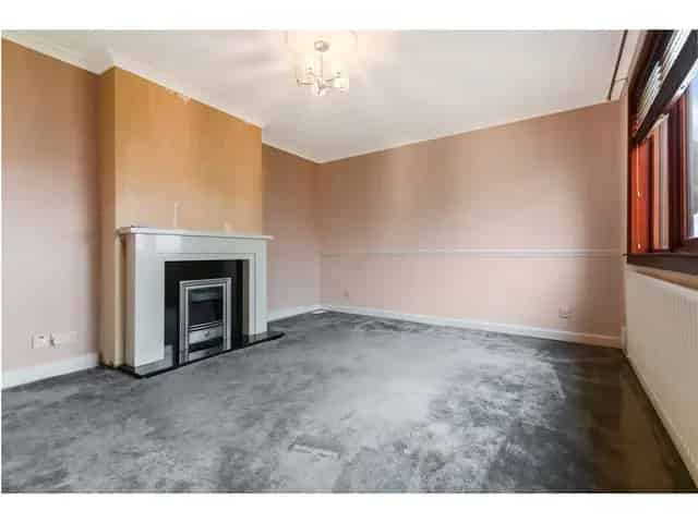 3 Bedroom Terraced House for Sale Near Town Centre