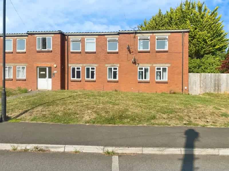 3 Bedroom Flat for Sale Renovation Project South Facing Garden Off Street Parking