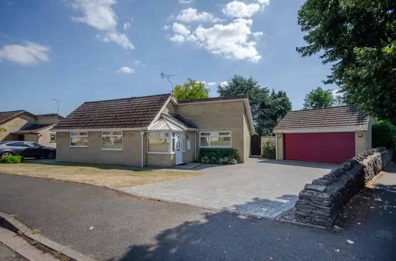 3 bedroom Bungalow
 For Sale