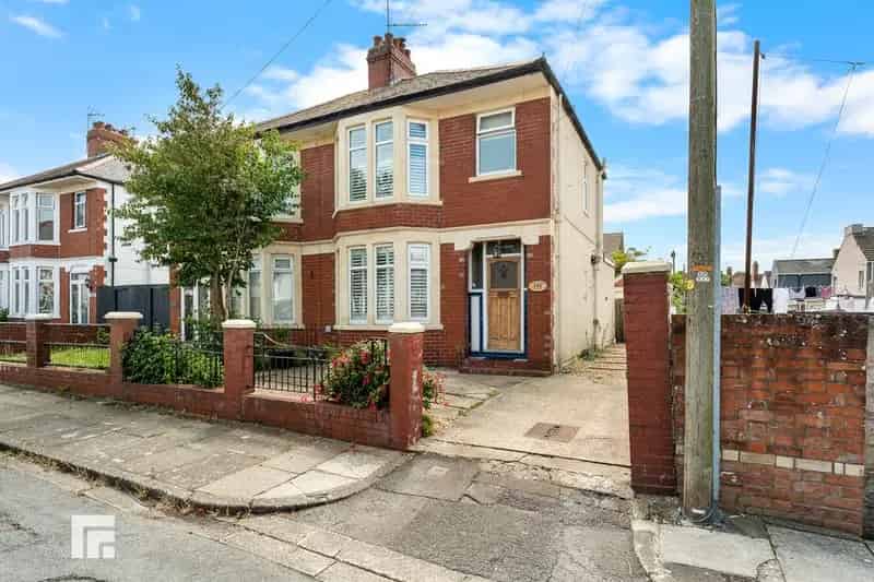 3 Bedroom Semi-Detached House for Sale in Grangetown Cardiff