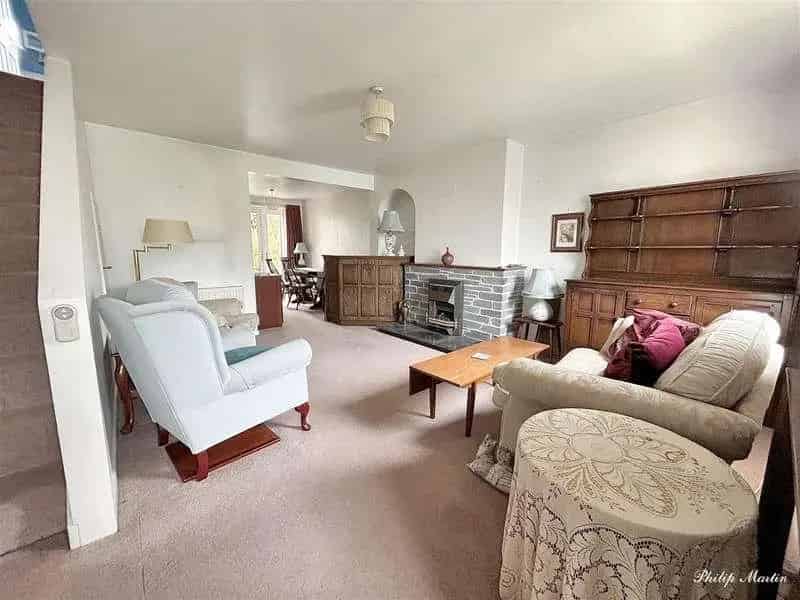 3 Bed End Terrace House for Sale Garage South Facing Garden