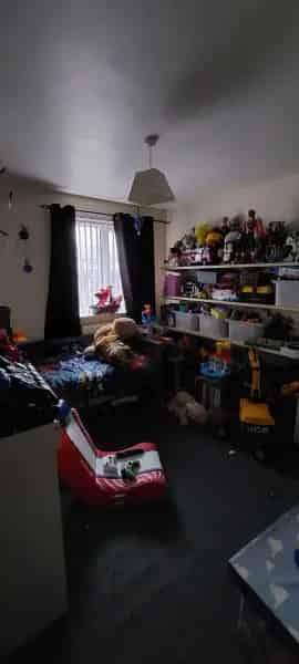 Large 3-Bedroom House with Modern Kitchen and Garden