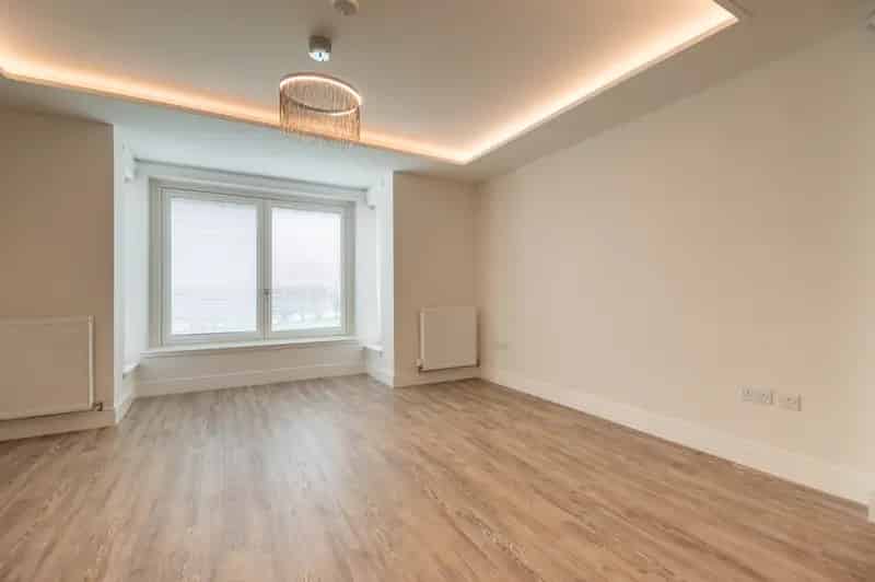 3-Bed Duplex Apartment Glasgow West End - Modern, Stylish, Parking