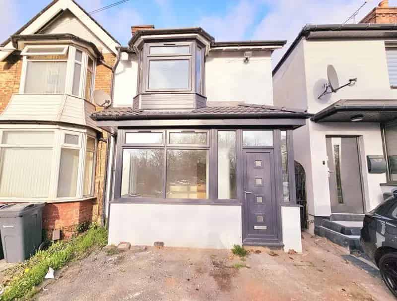 3 bedroom semi-detached house for sale