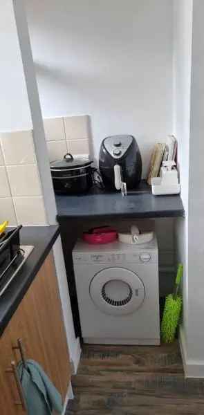 Flat For Rent in Dover, England