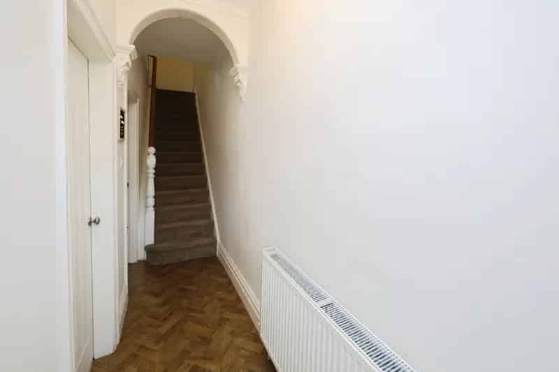 3 bedroom House
 For Sale 
Total Size: 1303 SQ FT