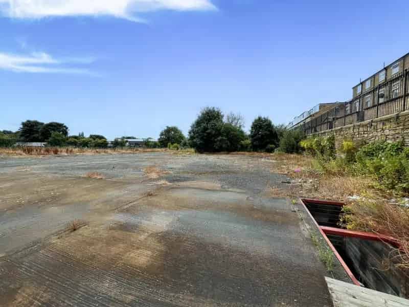 Commercial Land for Let in Savile Town Dewsbury