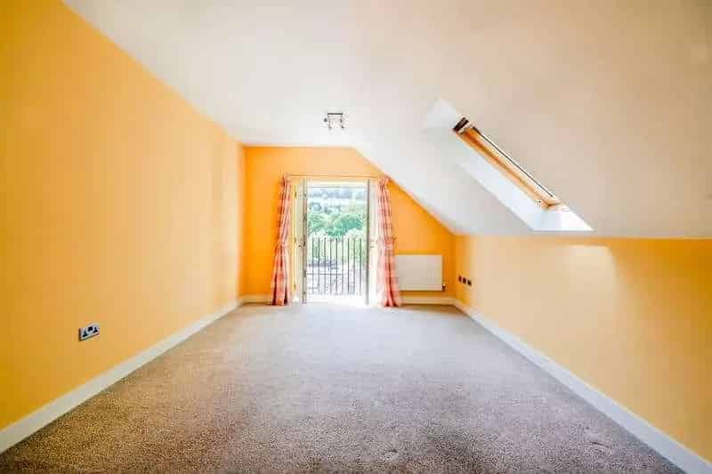 2 bed flat for sale
