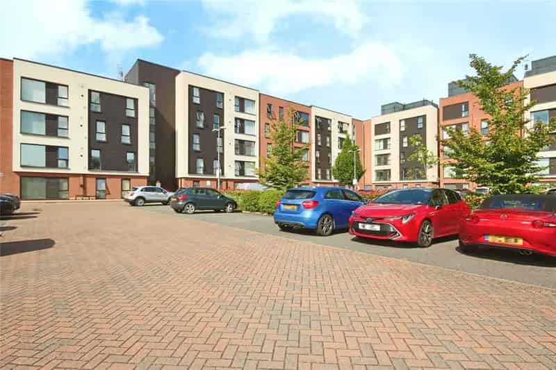 Two Bedroom Flat Near Motorway Links