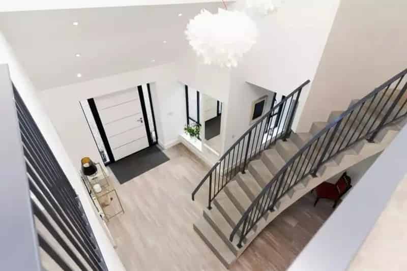 Six Bedroom Detached Home with 4 Acres in the Countryside