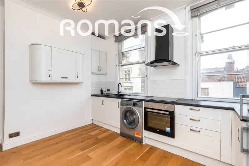 2 Bedroom Flat in Sought After Area Part Furnished Secure Parking