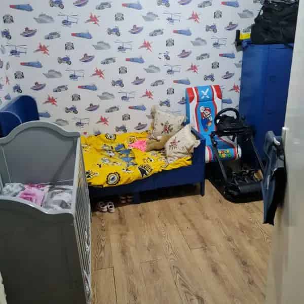 2 Bed Ground Floor Flat Near Schools and Transport
