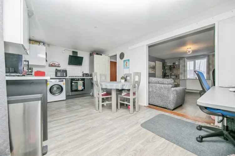 3 Bed House with Garage and Garden