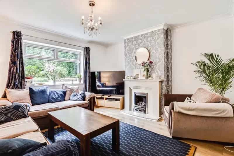 Six Bedroom Family Home with Large Gardens