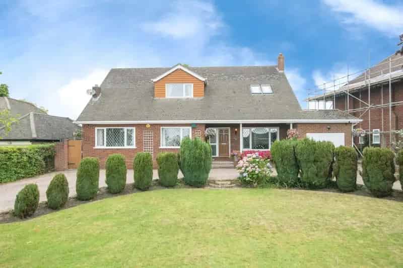 5 bedroom House
 For Sale