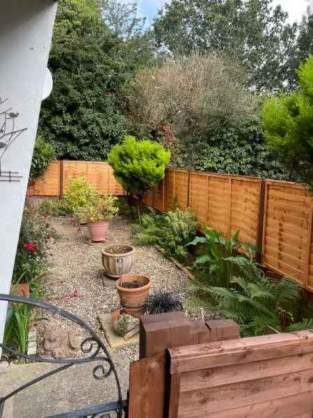 Good Sized Flat for Couple or Single Person with Private Gardens