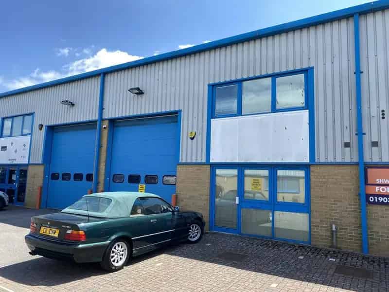 Light Industrial Unit with Mezzanine and Modern Kitchen
