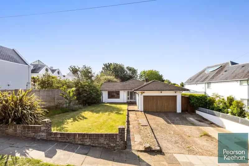 4 bedroom detached bungalow for sale