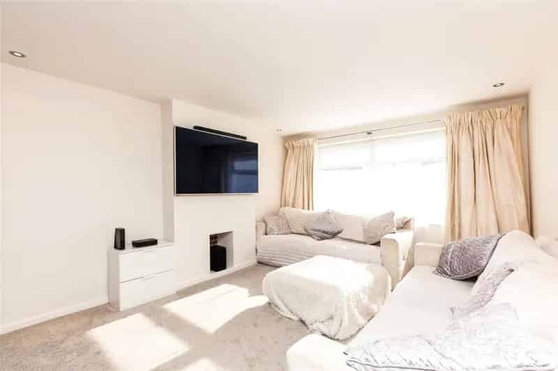 Three Bedroom Link Detached Home Open Plan Living Garage