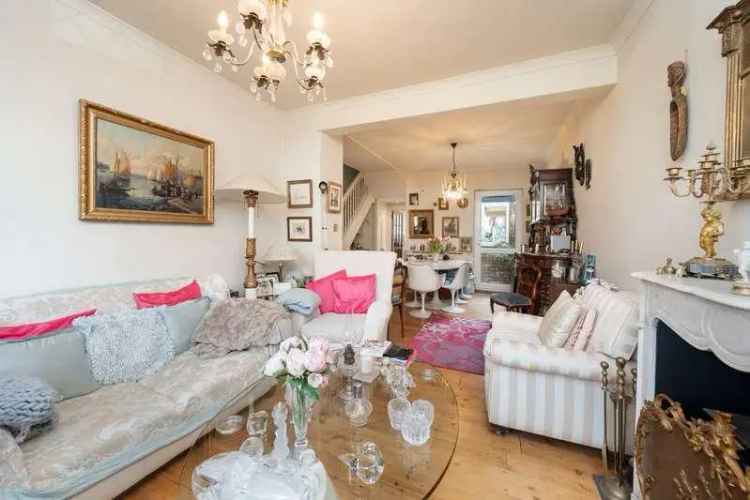 2 Bed House for Sale Southfields
