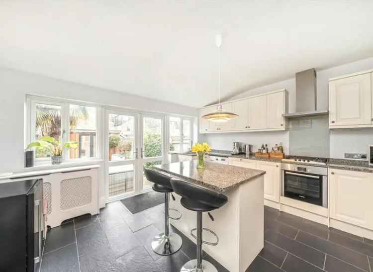 Three Double Bedroom Victorian Terrace House South Park Gardens