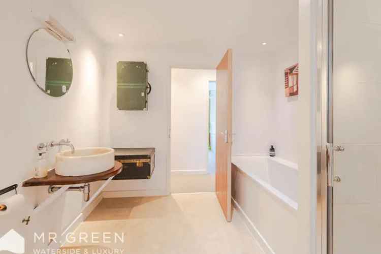 5 Bedroom Detached House with Seaview Balcony and Rental Apartment