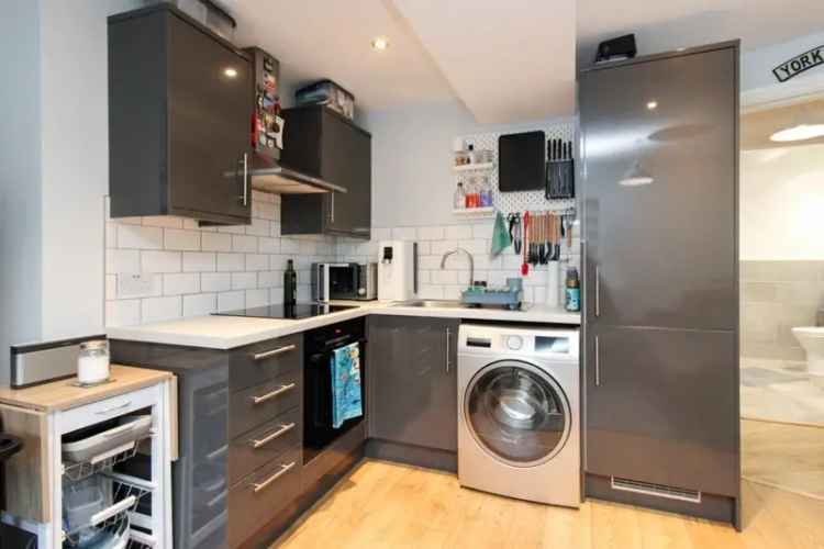 1 bedroom Flat
 For Sale